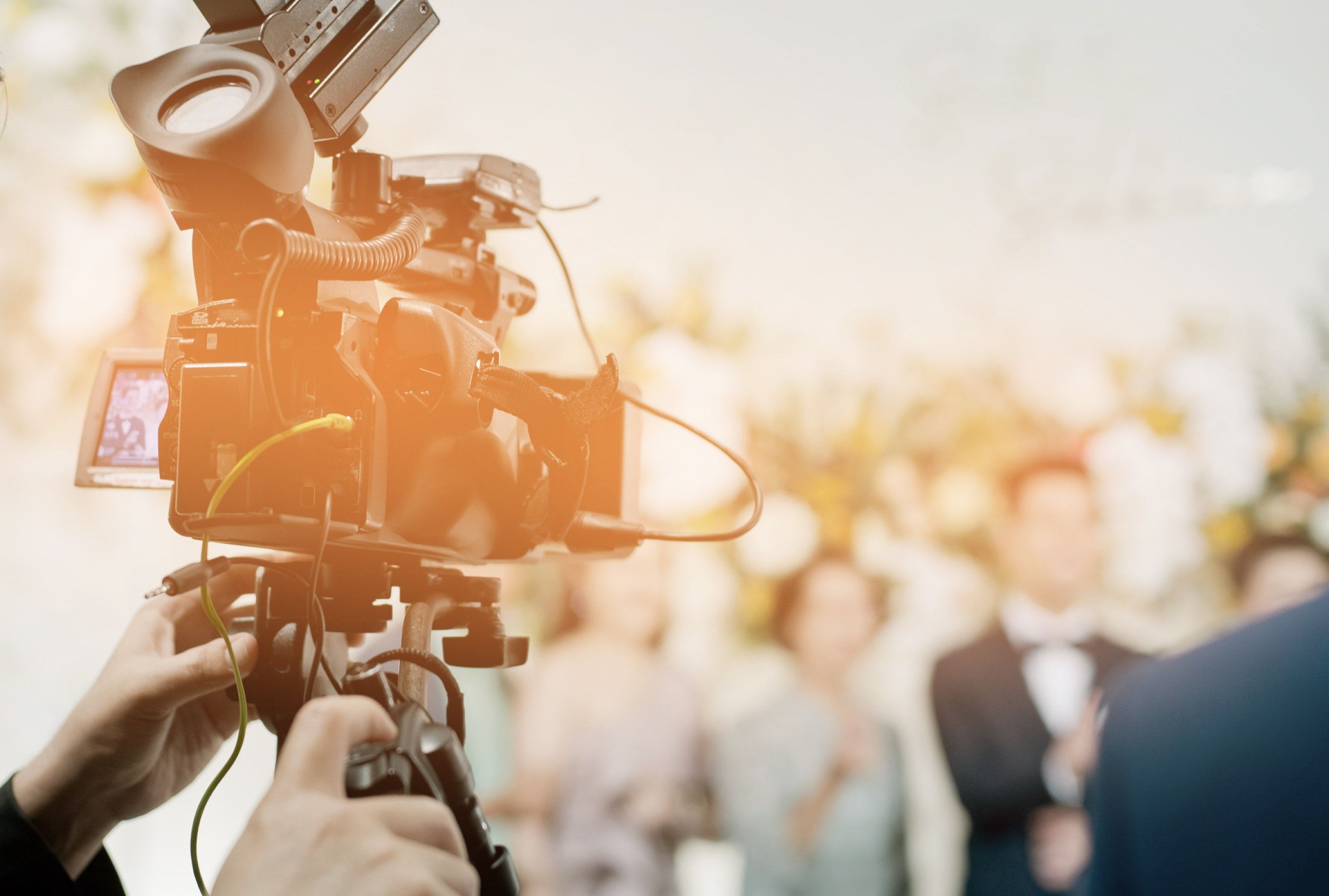 camarógrafo de cerca, camarógrafo, película, hombre con cámara, película, cámara profesional
